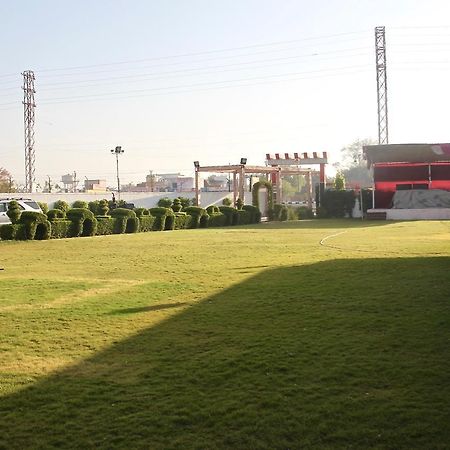 Vinayak Palace Hotel Mathura Exterior photo