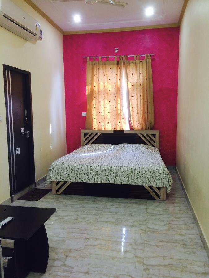 Vinayak Palace Hotel Mathura Exterior photo