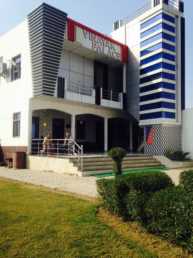 Vinayak Palace Hotel Mathura Exterior photo