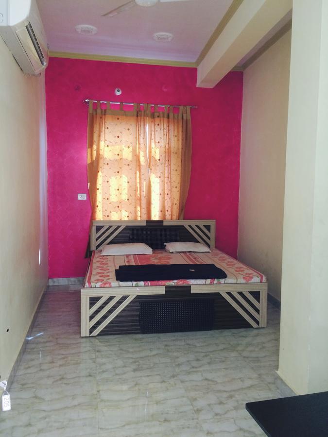 Vinayak Palace Hotel Mathura Exterior photo