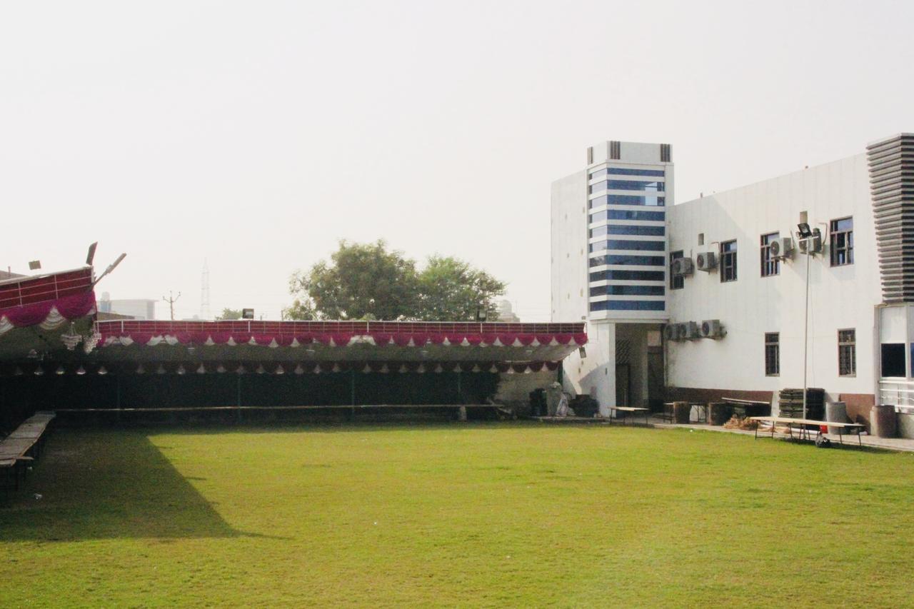 Vinayak Palace Hotel Mathura Exterior photo