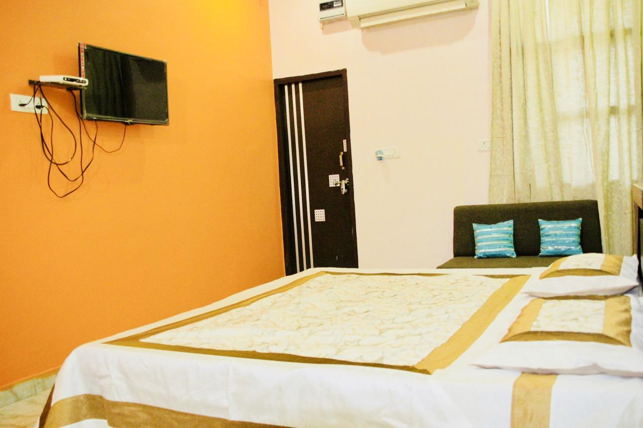Vinayak Palace Hotel Mathura Exterior photo