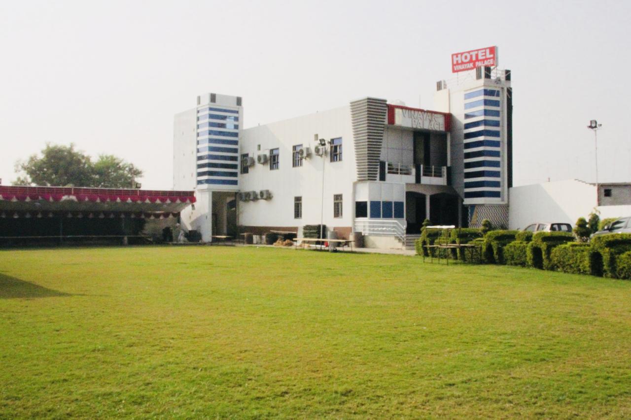 Vinayak Palace Hotel Mathura Exterior photo