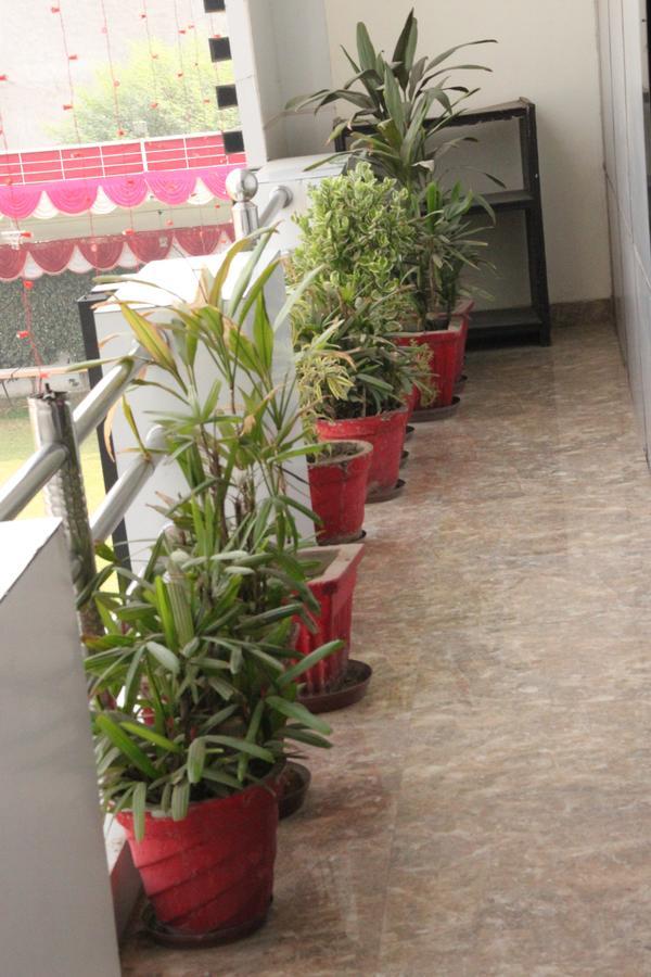 Vinayak Palace Hotel Mathura Exterior photo
