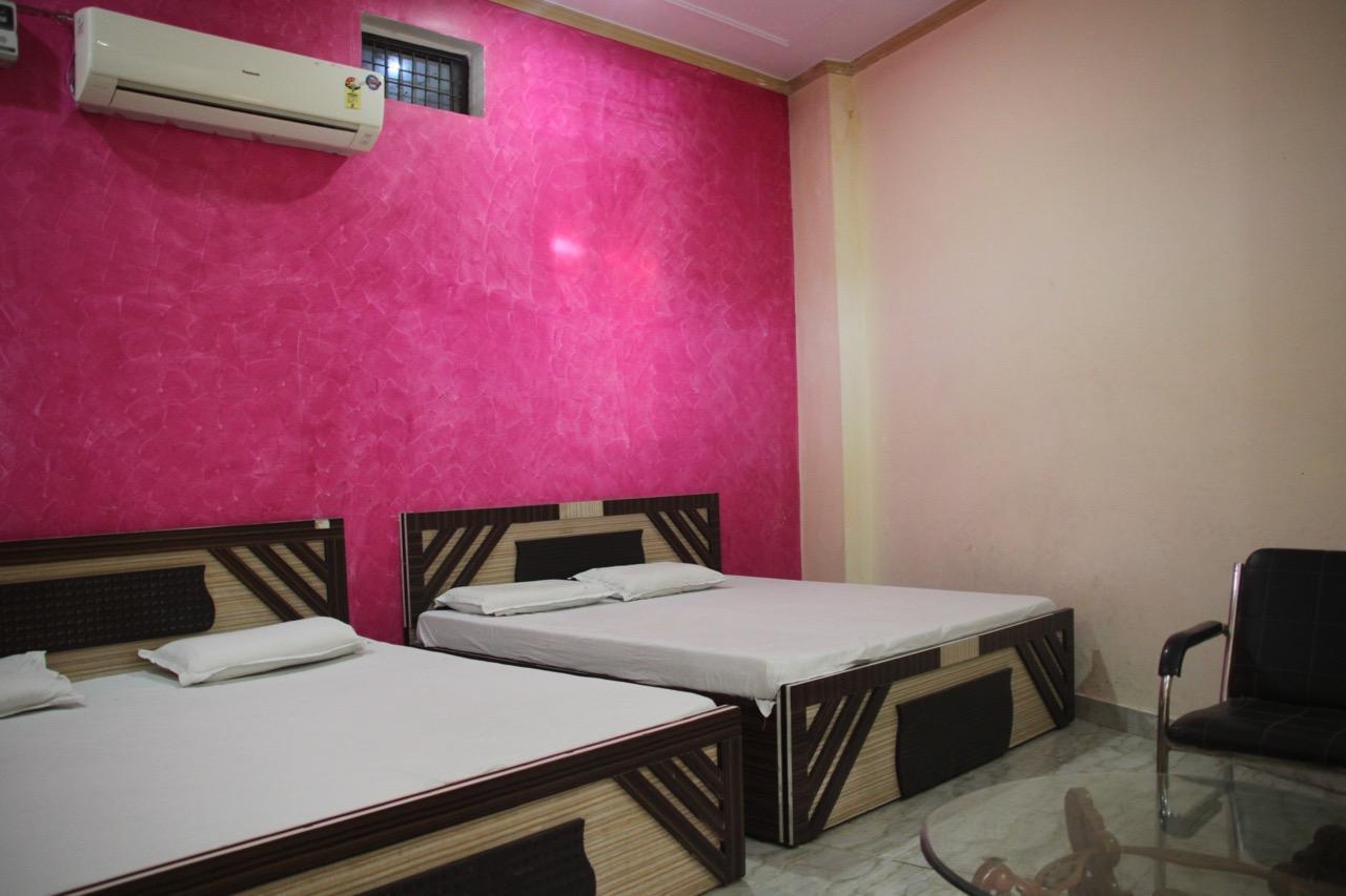 Vinayak Palace Hotel Mathura Exterior photo