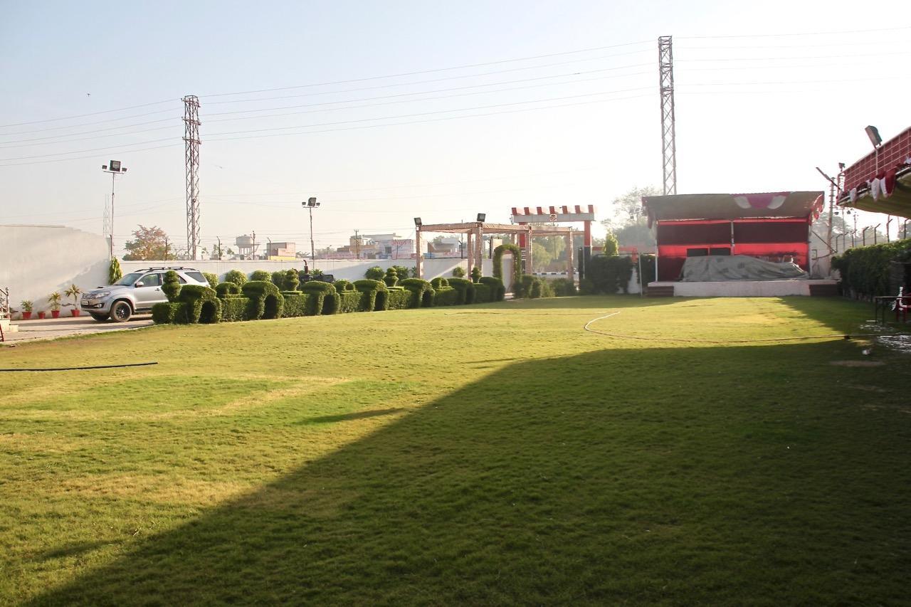 Vinayak Palace Hotel Mathura Exterior photo
