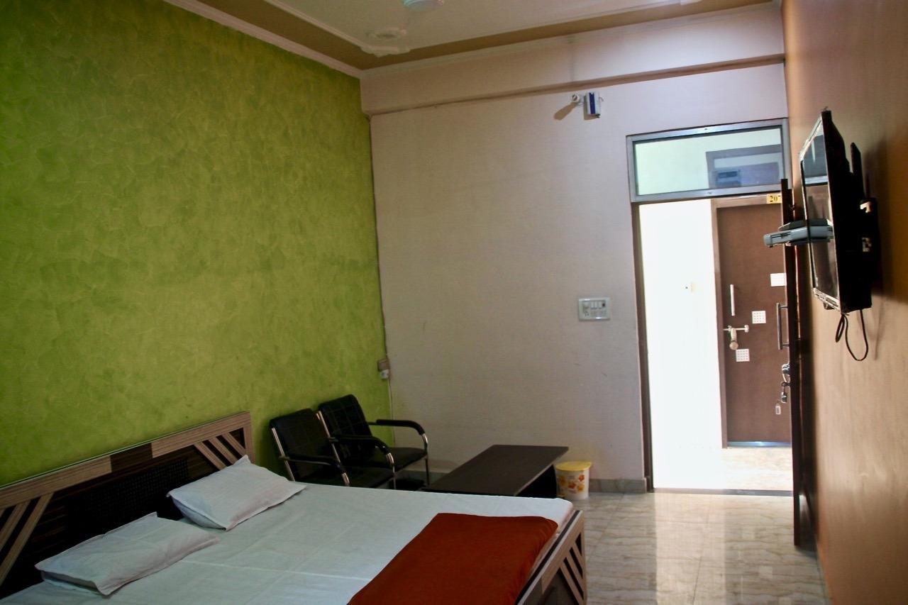 Vinayak Palace Hotel Mathura Exterior photo